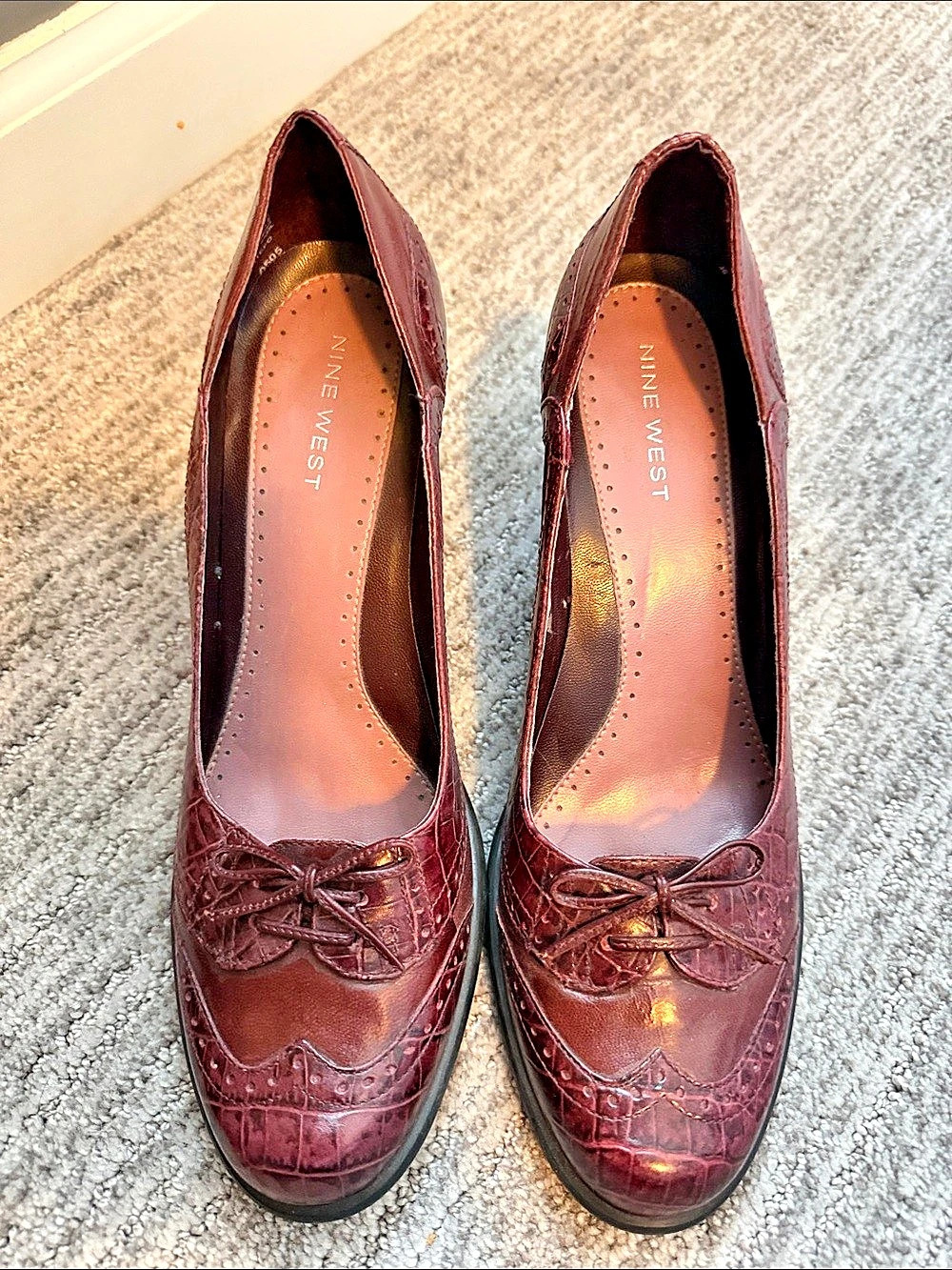 Vintage Nine West Women’s Burgundy Leather Croc-Embossed Oxford Heels 8.5 Medium